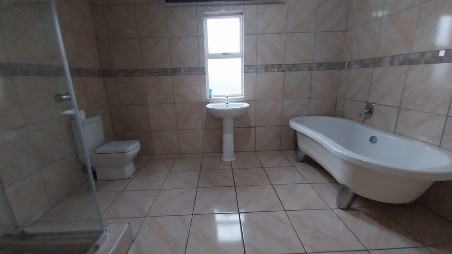 5 Bedroom Property for Sale in Sunnyridge Ext 3 Eastern Cape